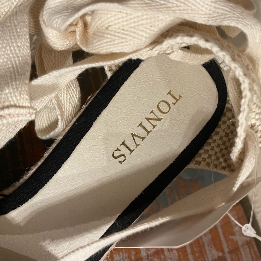 Stylish Black and Cream Espadrilles - Picture 4 of 9